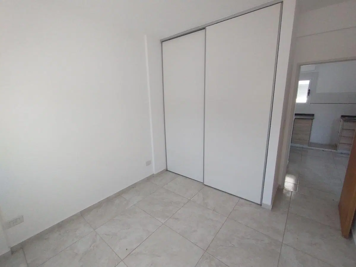 Departamento de 2 ambientes con patio 5
