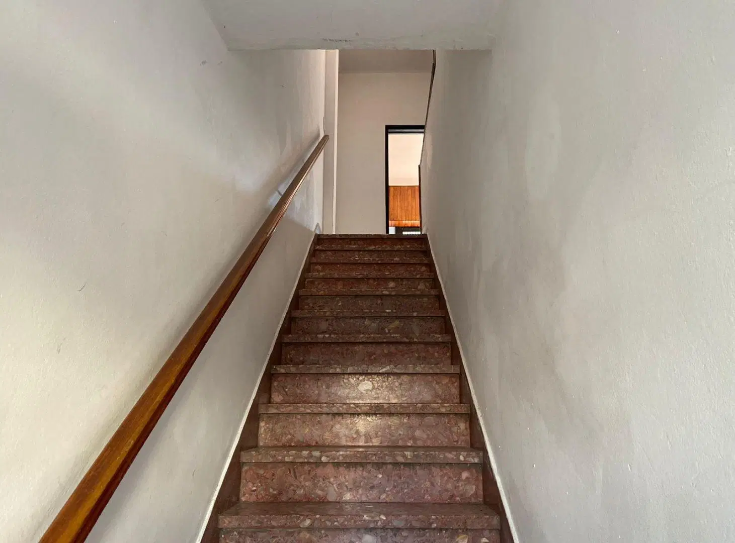 Departamento amplio en primer piso con excelente ubicación 3