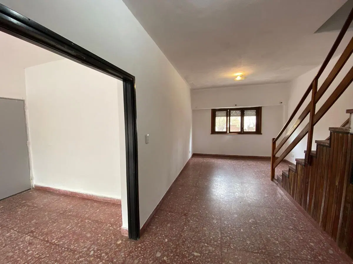 Departamento amplio en primer piso con excelente ubicación 4