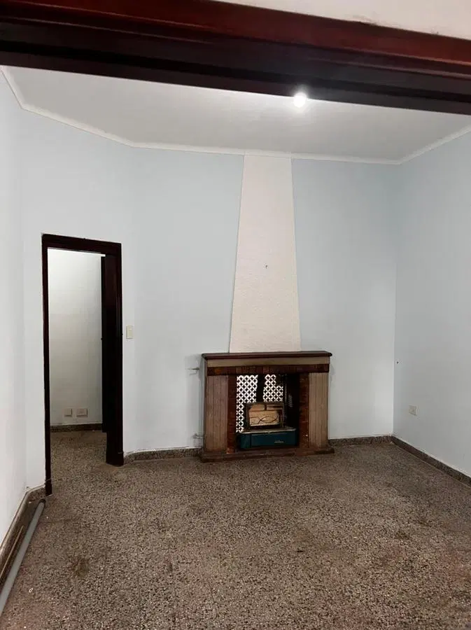 Casa 4 ambientes cercana a bajada de Acceso Oeste 3