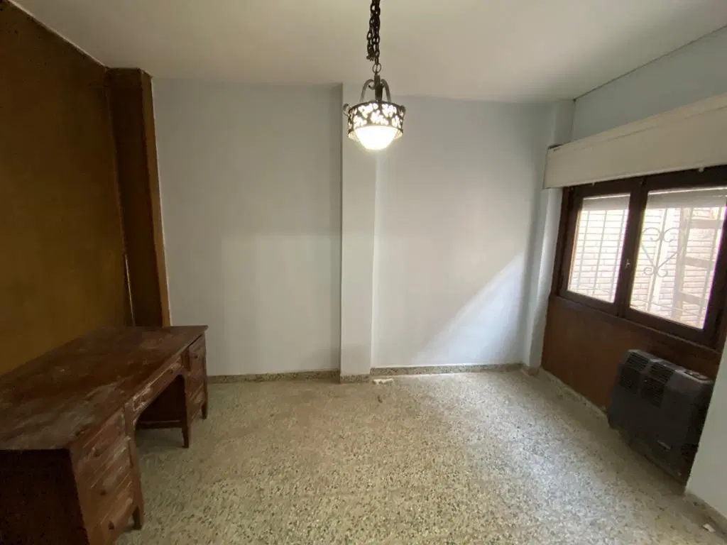Casa 4 ambientes cercana a bajada de Acceso Oeste 8