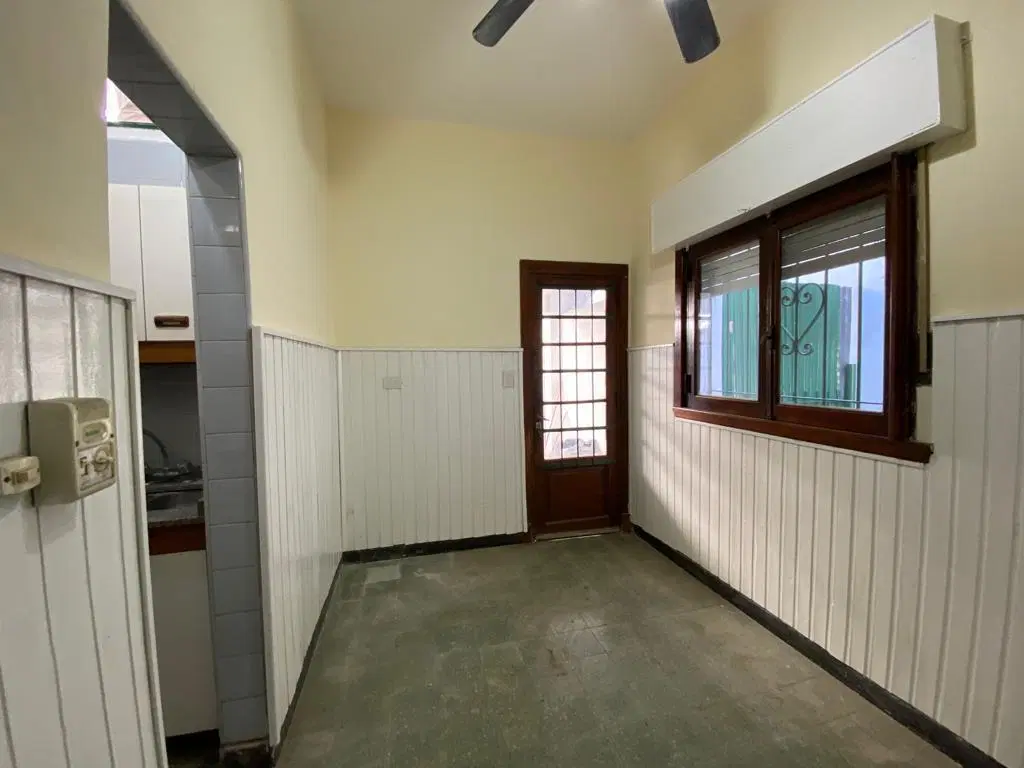 Casa 4 ambientes cercana a bajada de Acceso Oeste 4
