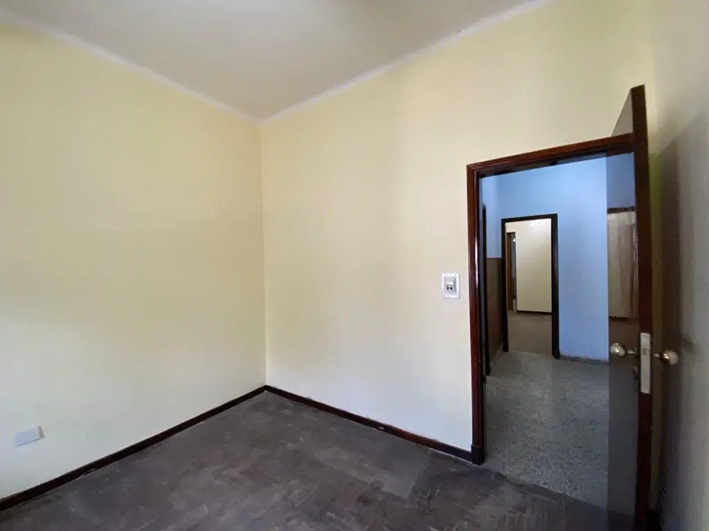 Casa 4 ambientes cercana a bajada de Acceso Oeste 2