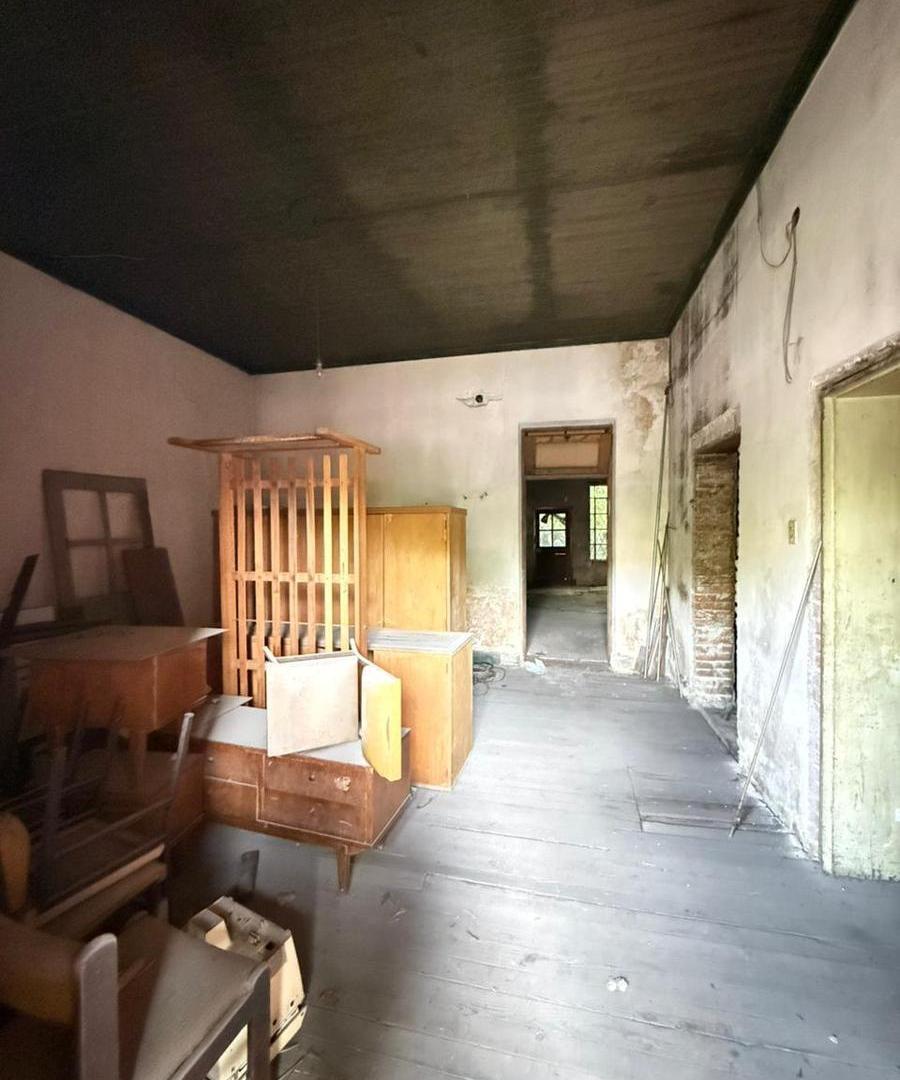 Foto de Casa para refaccionar con terreno cercano al centro de Morón, imagen 2