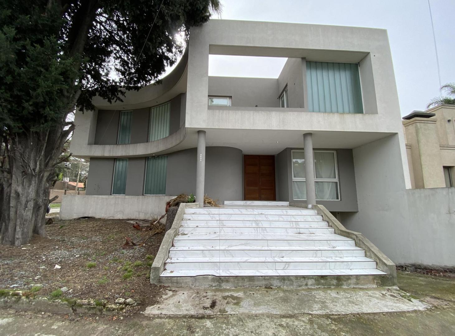 Foto de Casa Moderna de Categoría en Castelar Norte, imagen 1