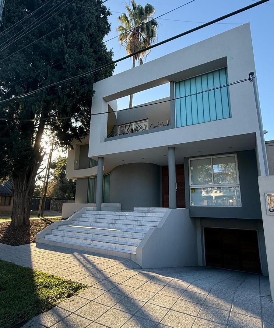Foto de Casa Moderna de Categoría en Castelar Norte, imagen 2