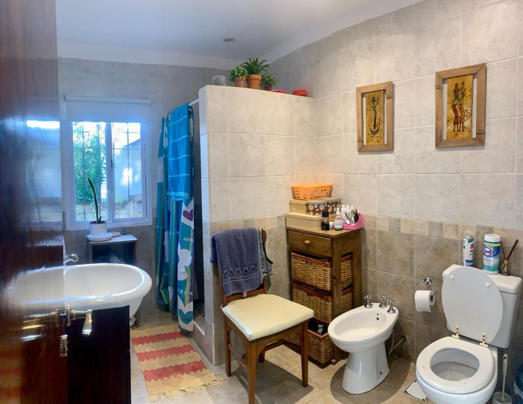 Casa - Venta - 4 Amb C/cochera - 1750 m² - Berazategui 1