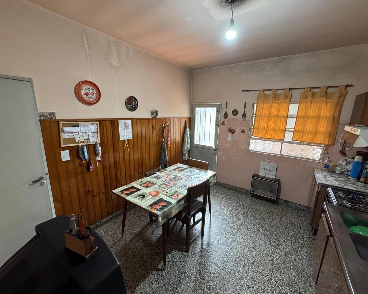 Casa en Venta de 4 Ambientes en Berazategui 5