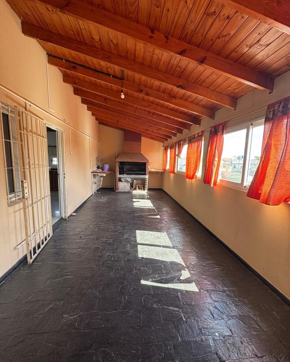 Departamento en Venta de 3 Ambientes en Berazategui 5