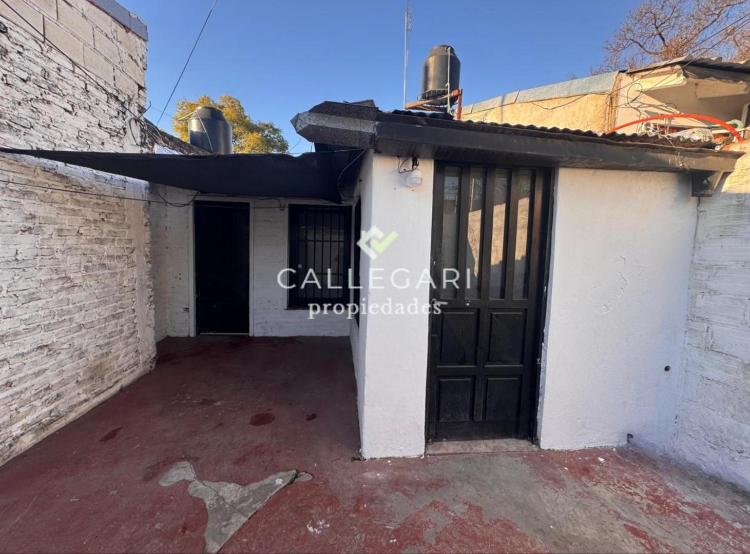 Foto de Departamento 2 ambientes con Patio en alquiler . Berazategui, imagen 1