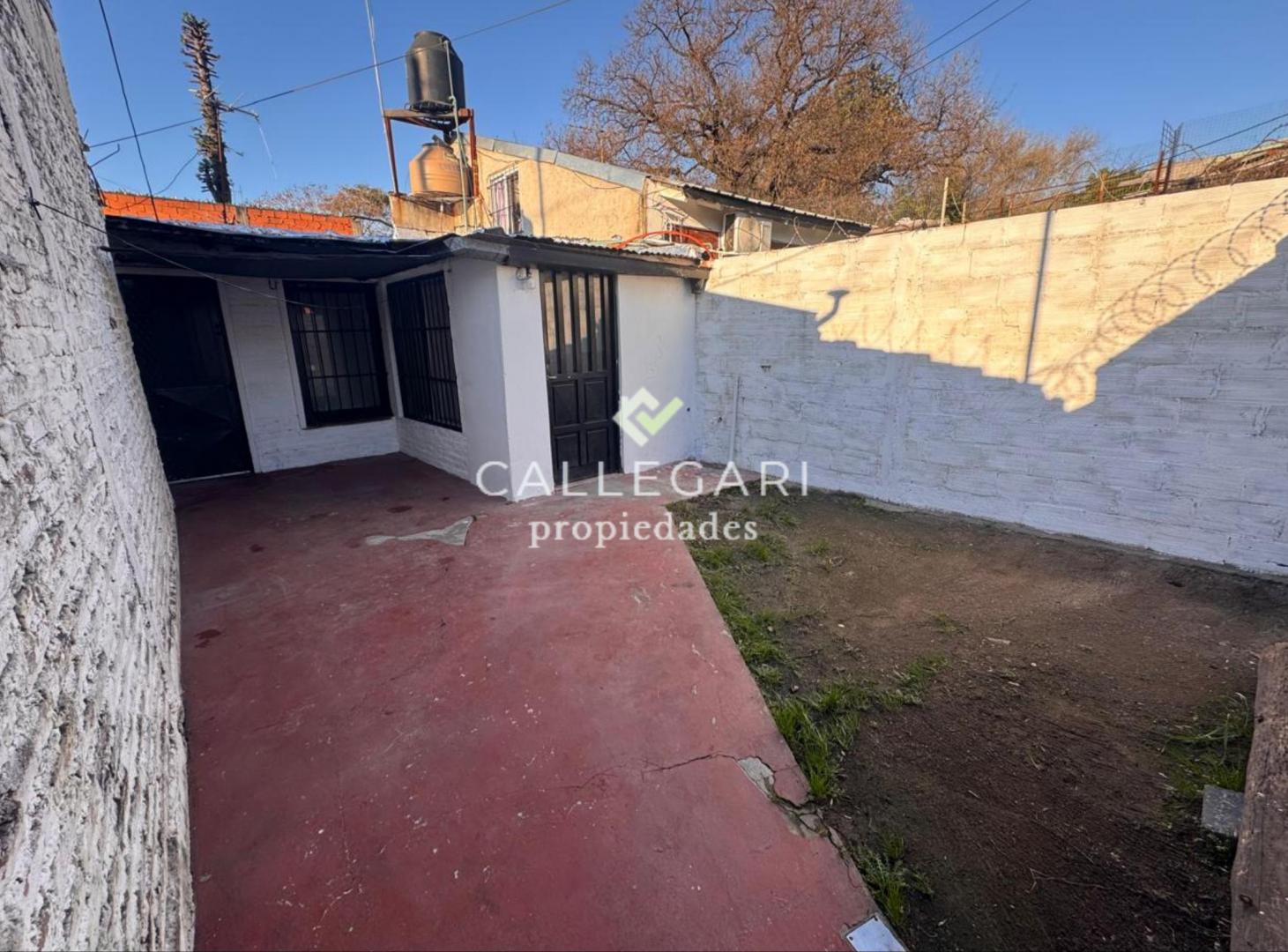 Foto de Departamento 2 ambientes con Patio en alquiler . Berazategui, imagen 5