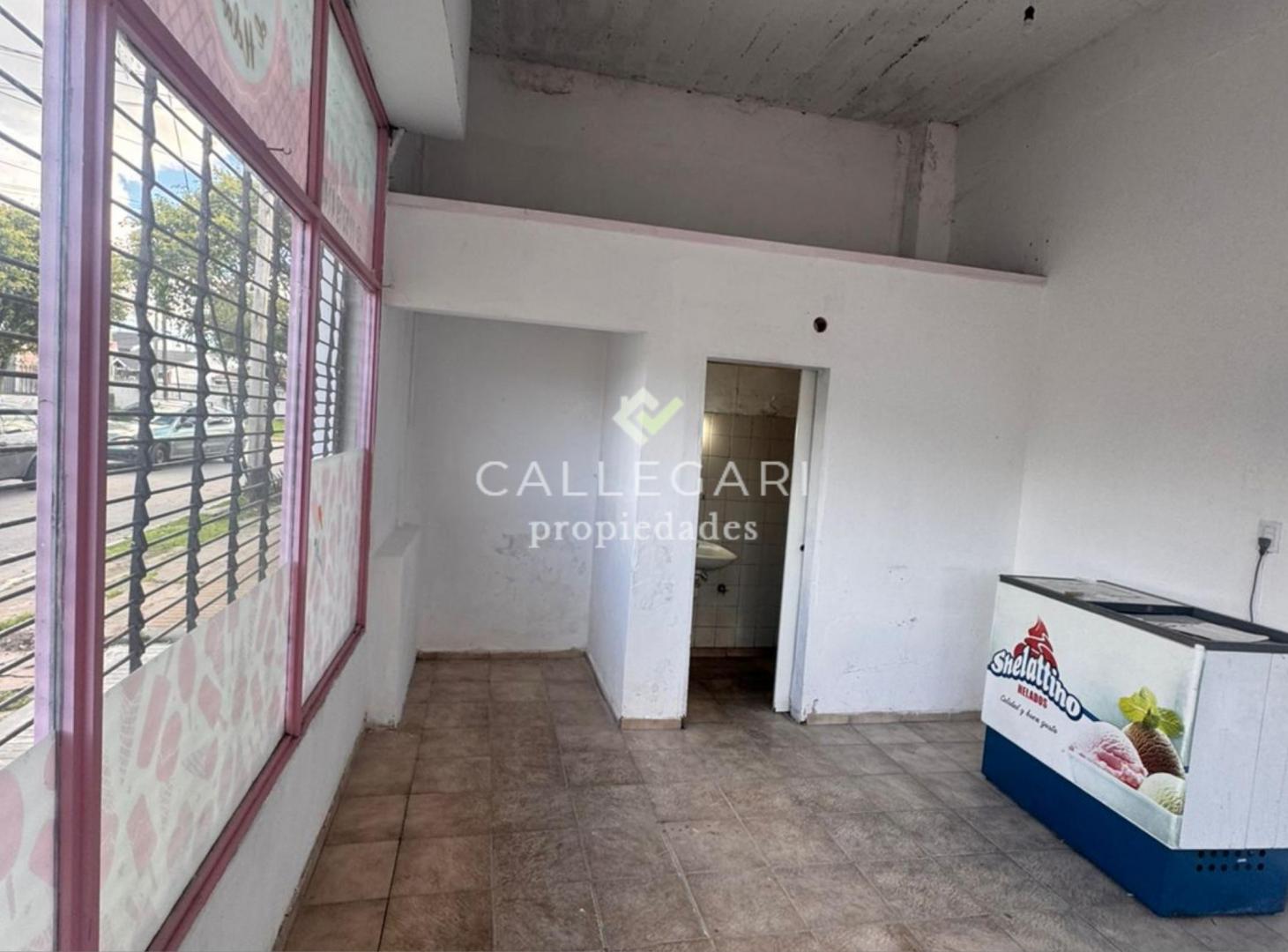 Foto de Local en alquiler sobre Av. Mitre - Berazategui, imagen 4