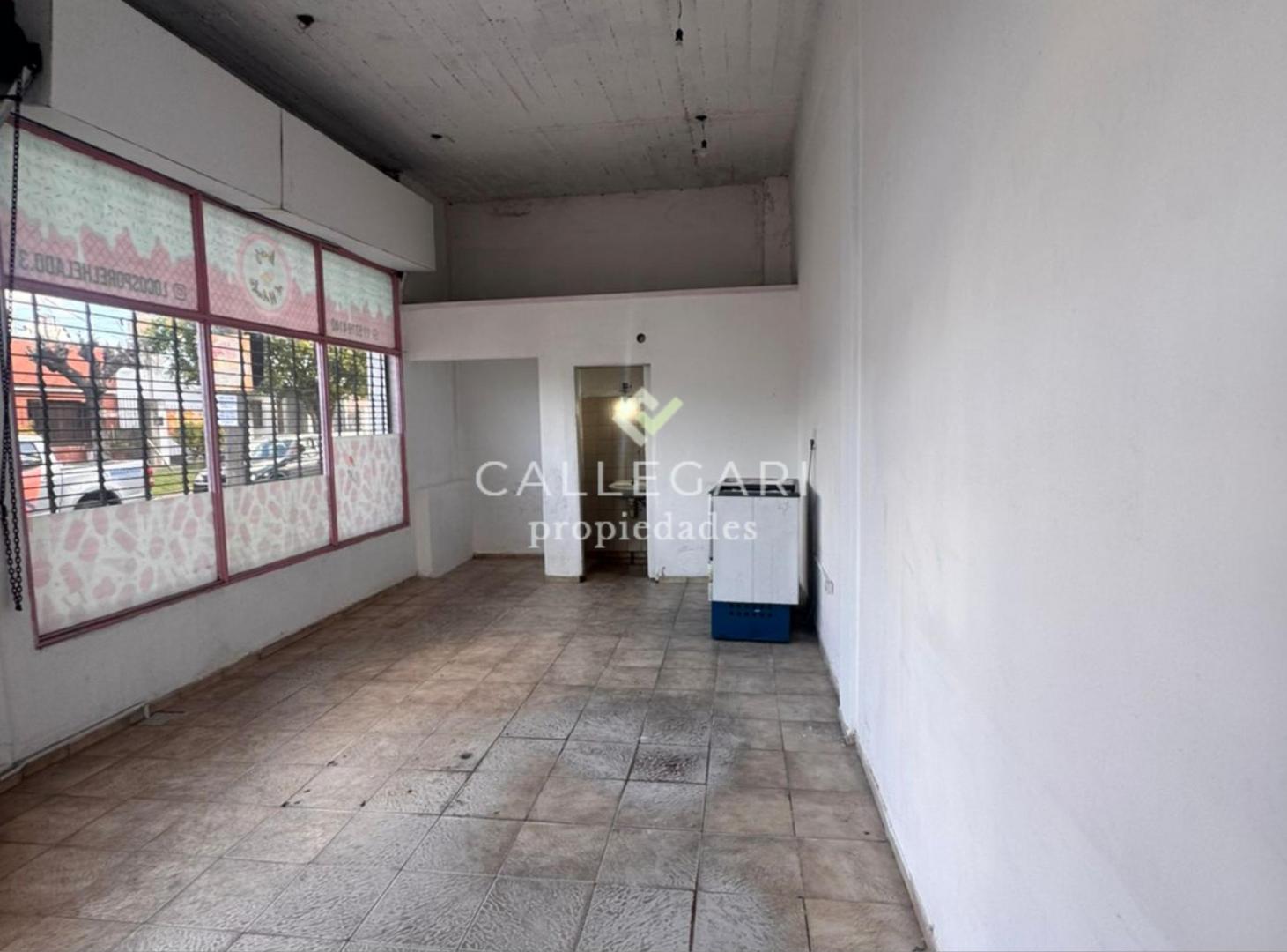 Foto de Local en alquiler sobre Av. Mitre - Berazategui, imagen 1