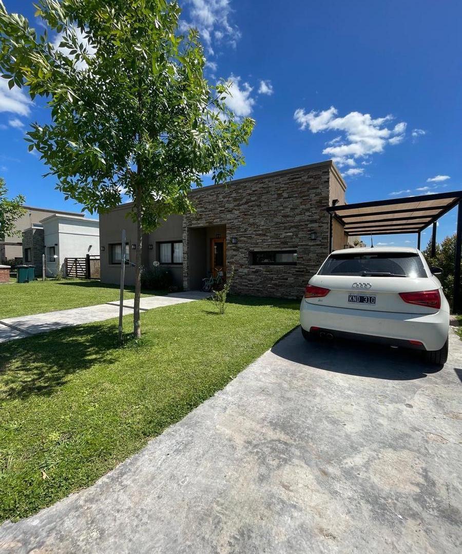 Casa en venta en Barrio Privado Santa Lucía, Pilar del Este