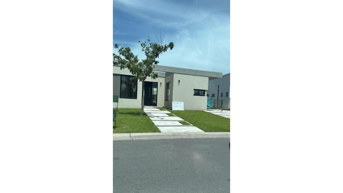 Casa en venta en Santa Emilia, Pilar del este.