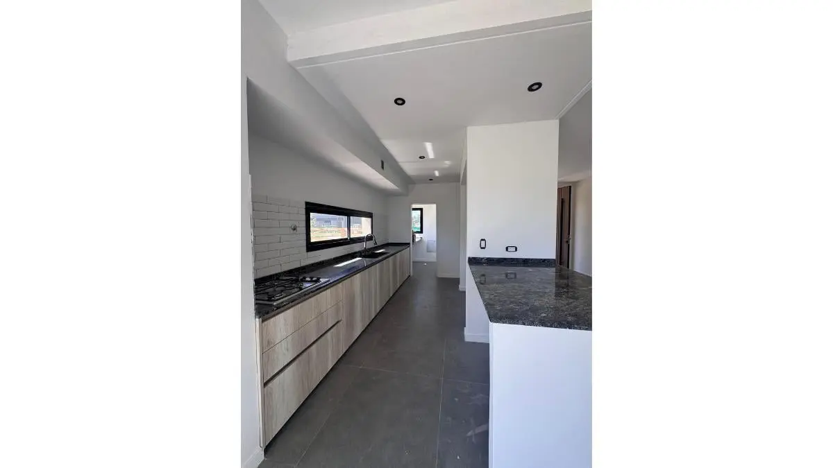 Casa en venta en Barrio Privado Santa Sofía, Pilar del Este. 1000 5