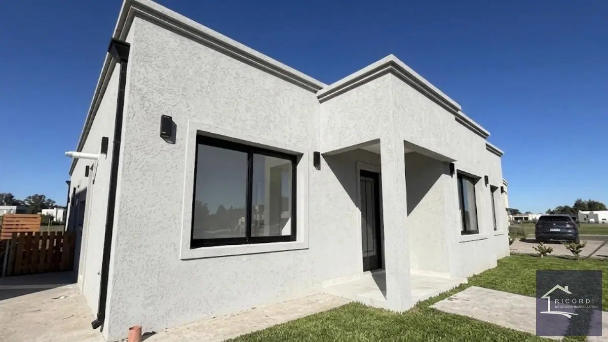 Casa en venta en Barrio Privado Santa Elisa, Pilar del Este. 2