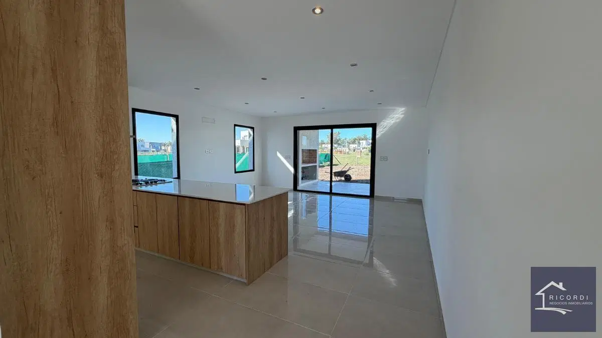 Casa en venta en Barrio Privado Santa Elisa, Pilar del Este. 3