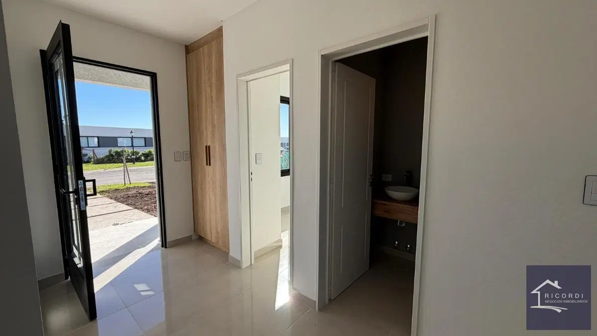 Casa en venta en Barrio Privado Santa Elisa, Pilar del Este. 5