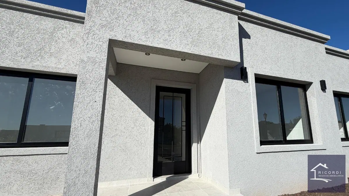 Casa en venta en Barrio Privado Santa Elisa, Pilar del Este. 4