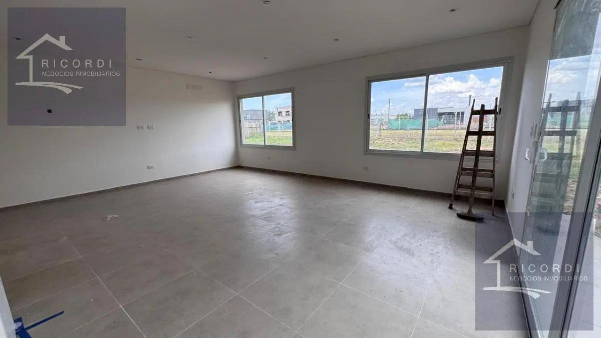 Casa en venta en Barrio Privado Santa Elisa, Pilar del Este. 1000 5