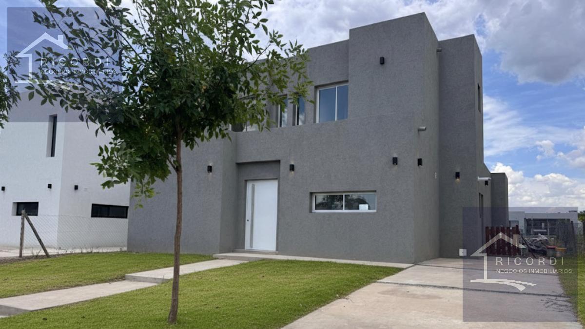 Casa en venta en Barrio Privado Santa Elisa, Pilar del Este. 1000