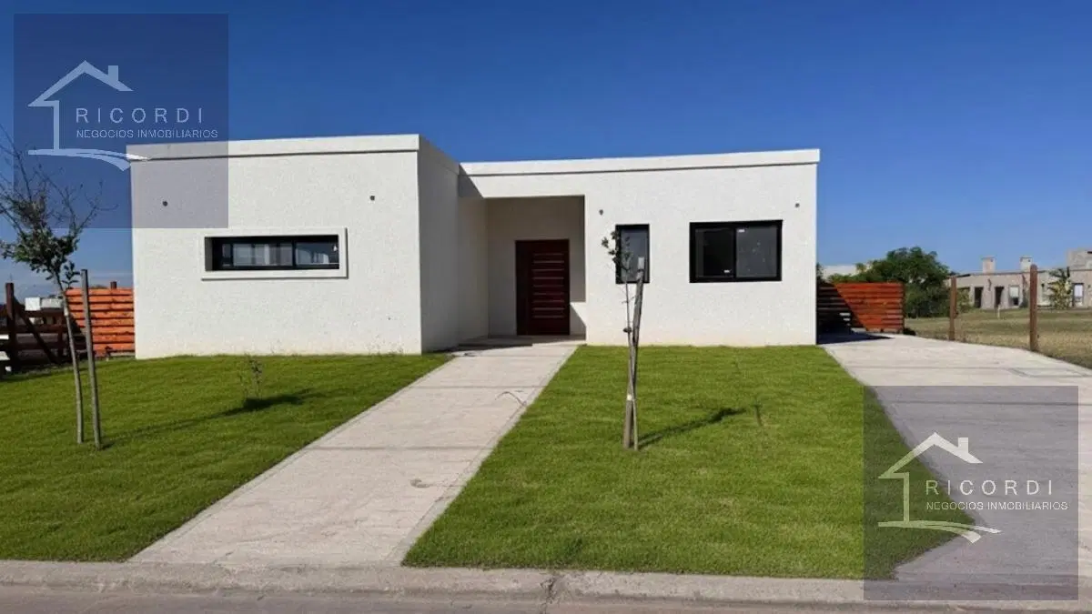 Casa en venta en Barrio Privado Santa Elisa, Pilar del Este. 2