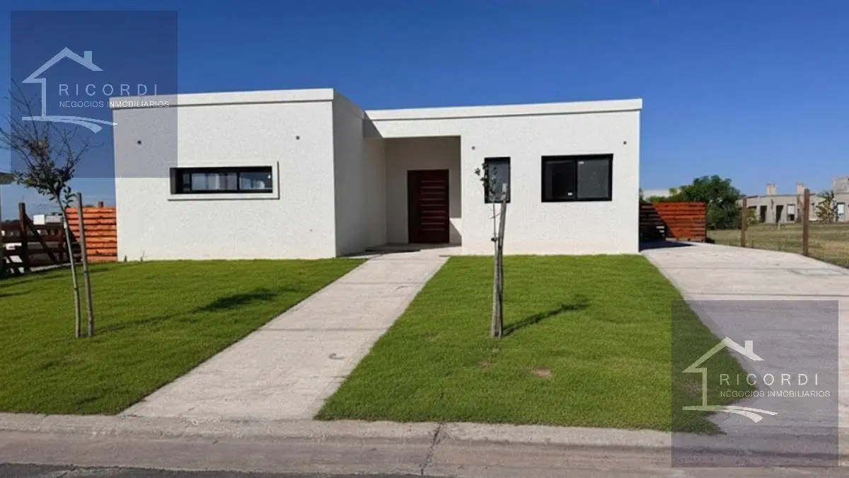 Casa en venta en Barrio Privado Santa Elisa, Pilar del Este. 1
