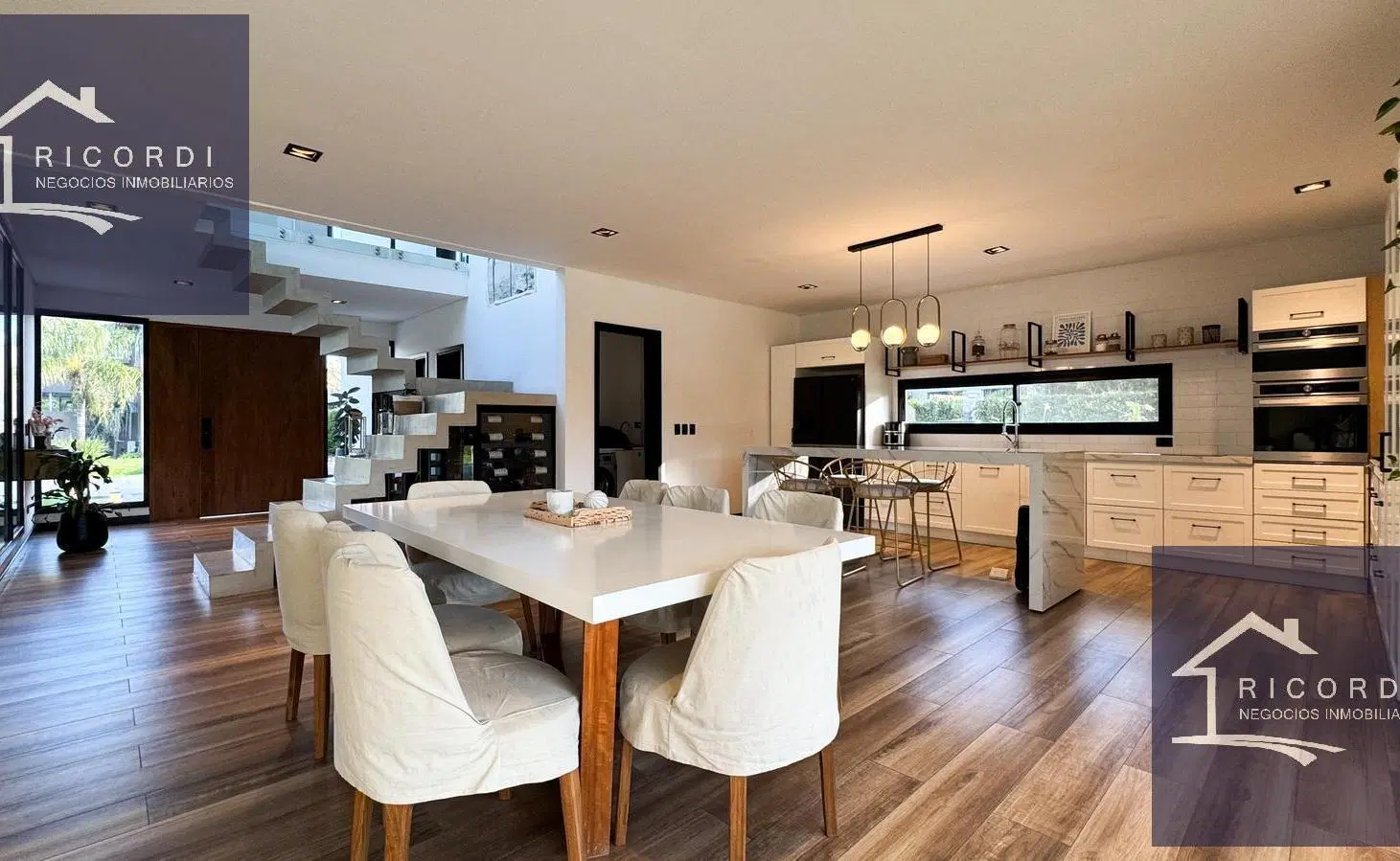 CASA DE  5 AMBIENTES, CON MUCHO DISEÑO, CAMPO GRANDE, PILAR 2