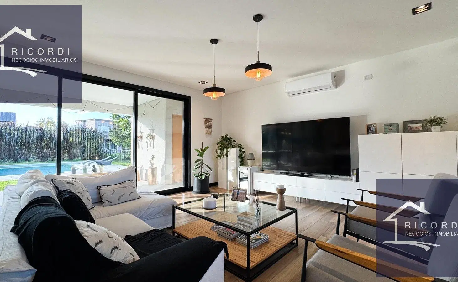 CASA DE  5 AMBIENTES, CON MUCHO DISEÑO, CAMPO GRANDE, PILAR 3