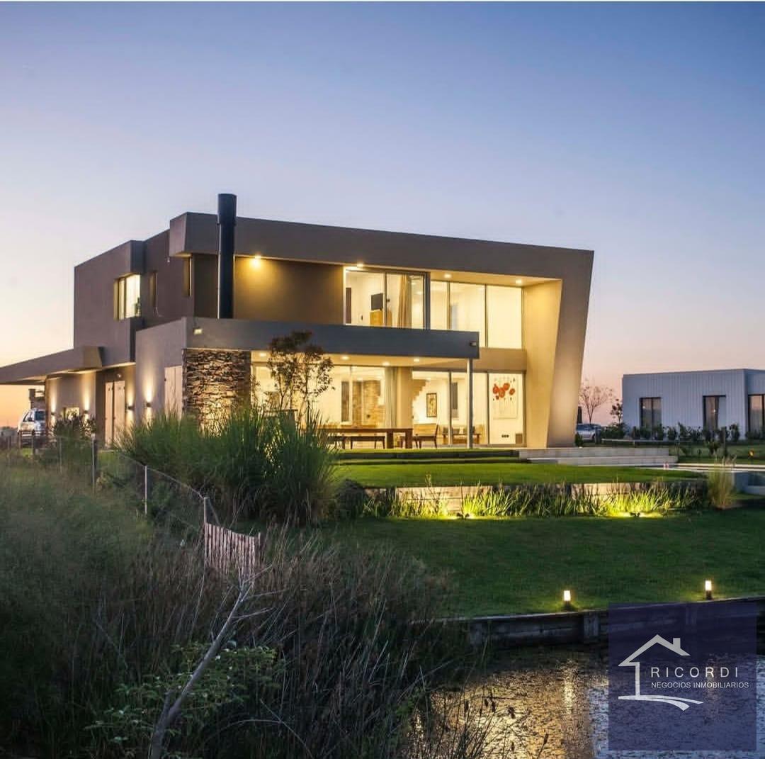 Casa En Venta 5 Ambientes al Agua en Muelles, Puertos Escobar Muelle Propio y Pileta Infinita