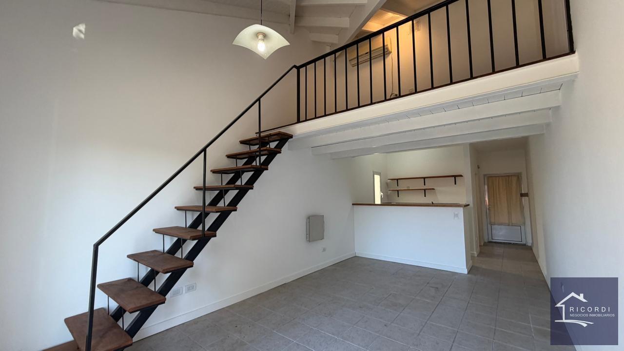 Dpto Monoambiente Venta La Candela entrepiso y balcón