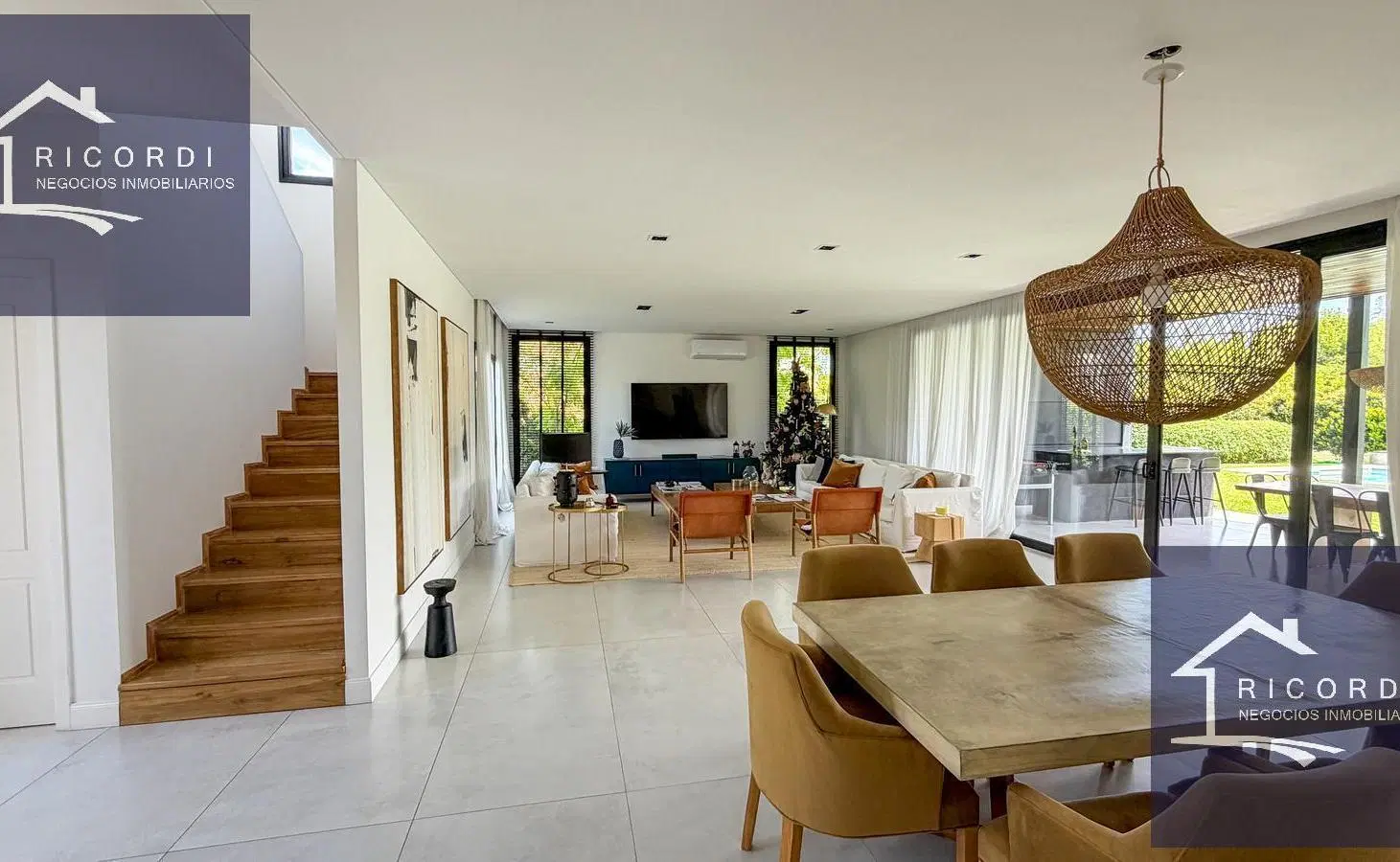 Venta - Inmejorable Casa de 4 dormitorios en Altos de Campo Grande 5