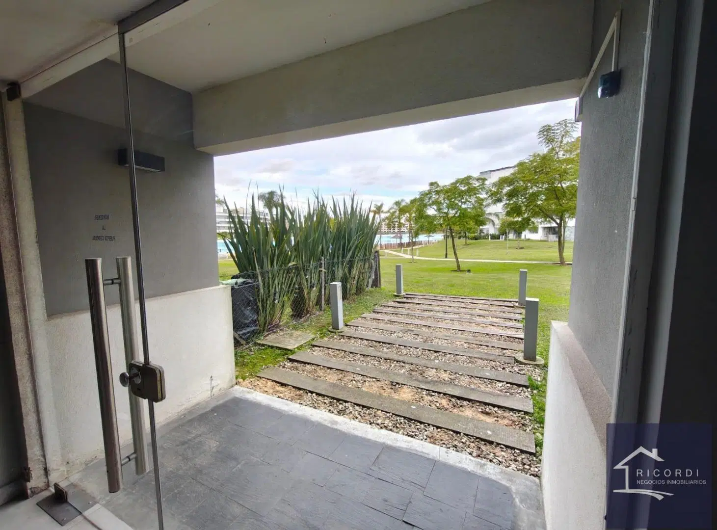 Dpto VENTA 4 Amb Lagoon Pilar vista laguna terraza 4