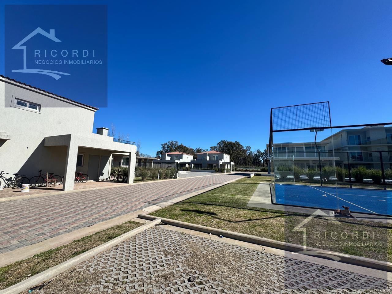 Casa 3 dormitorios en venta en Chic Village, La Lonja, Pilar.
