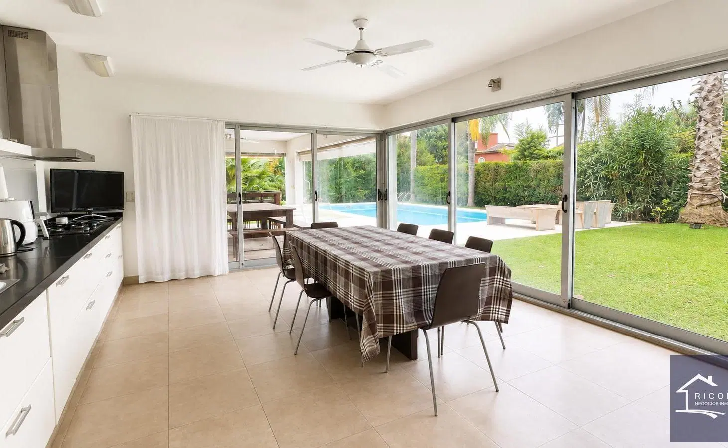 Venta - Hermosa Casa en Campo Grande - Pilar 3