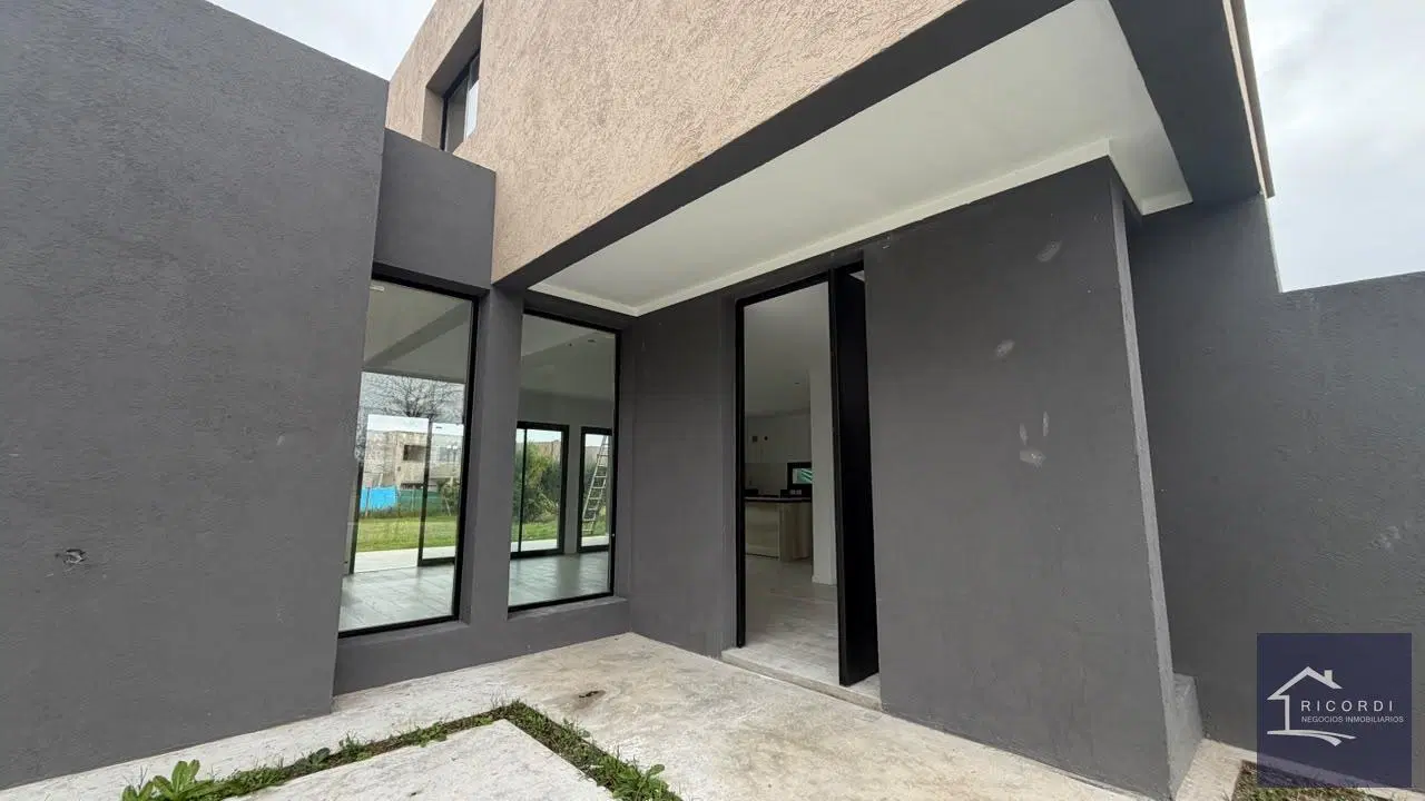 Casa VENTA 4 Amb Santa Lucia estrenar lote central 5