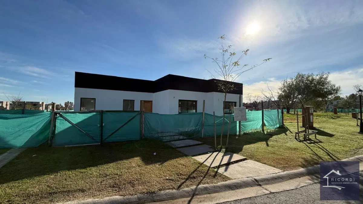 Casa en venta en Barrio Privado Santa Sofia, Pilar del Este. 2