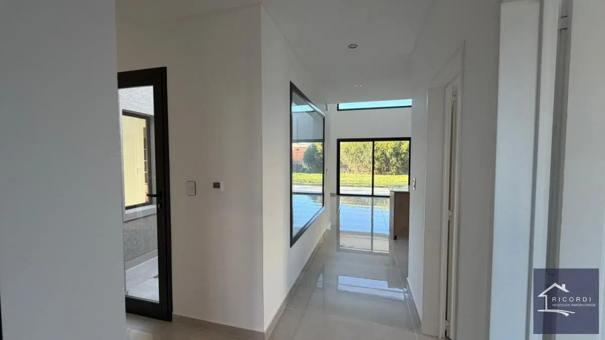 Casa en venta en Barrio Privado Santa Elena, Pilar del Este. 3