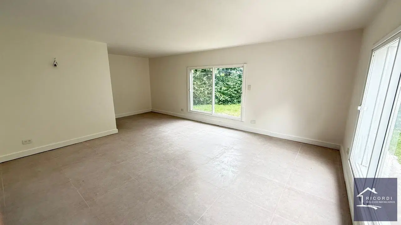 Casa en Venta en Mapuche C.C 4 ambientes 8