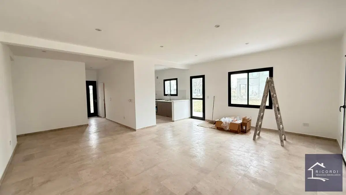Casa en venta en Barrio Privado Santo Tomas, Derqui. al 1000 5