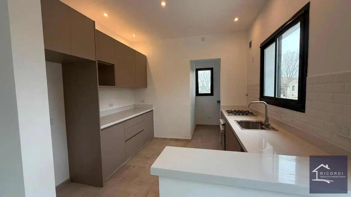 Casa en venta en Barrio Privado Santo Tomas, Derqui. al 1000 3