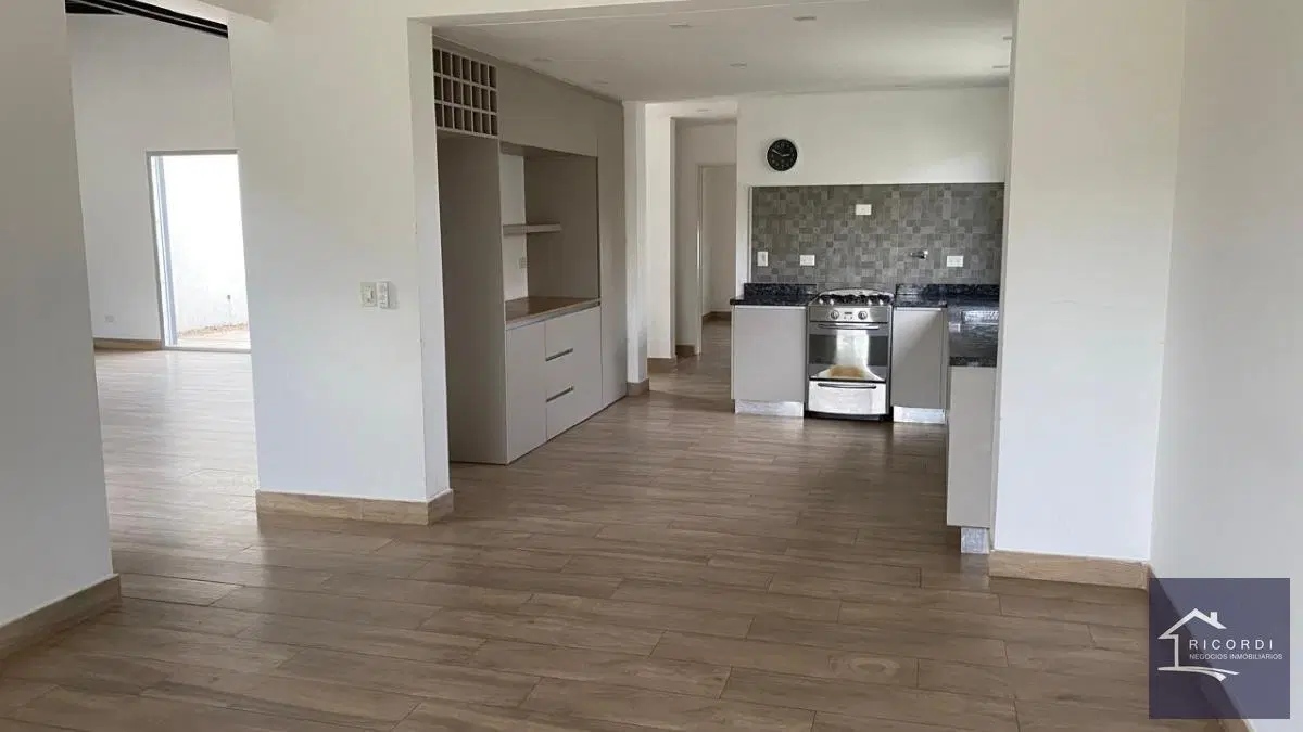 Casa en alquiler en Barrio Privado Altos de Campo Grande. 4