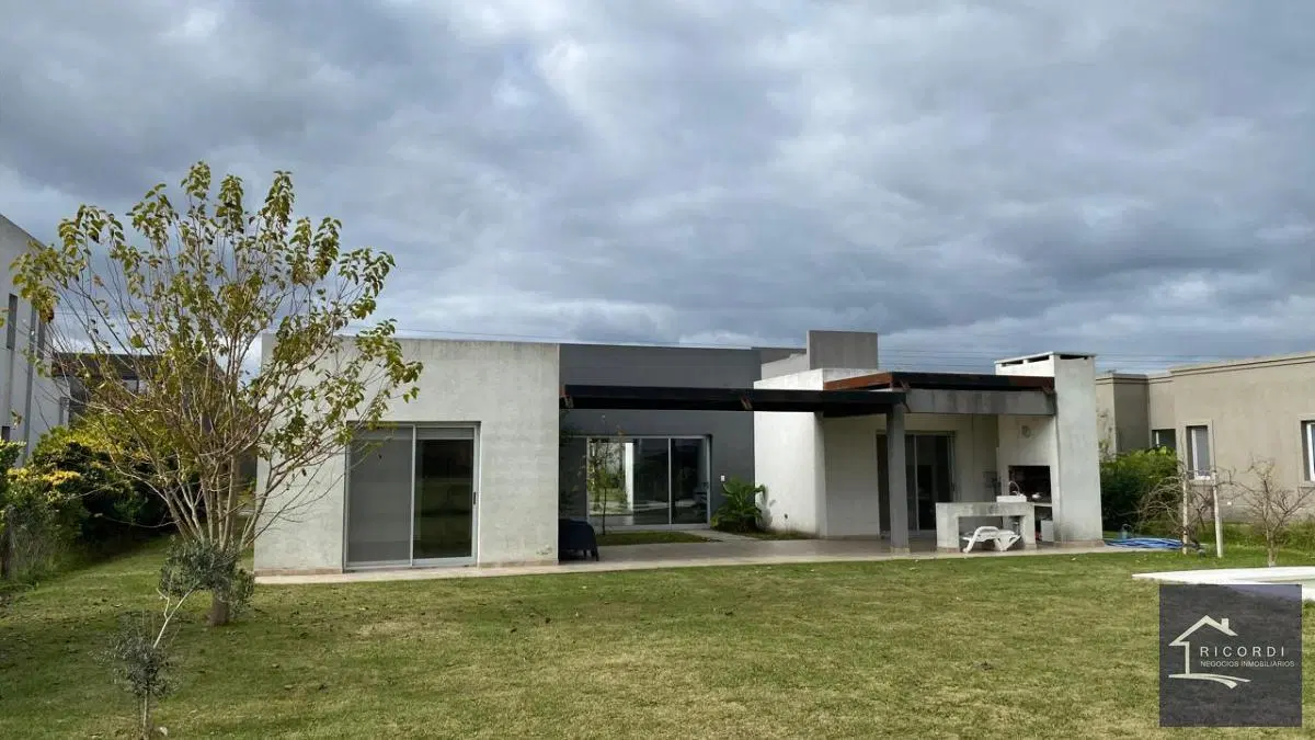 Casa en alquiler en Barrio Privado Altos de Campo Grande. 5