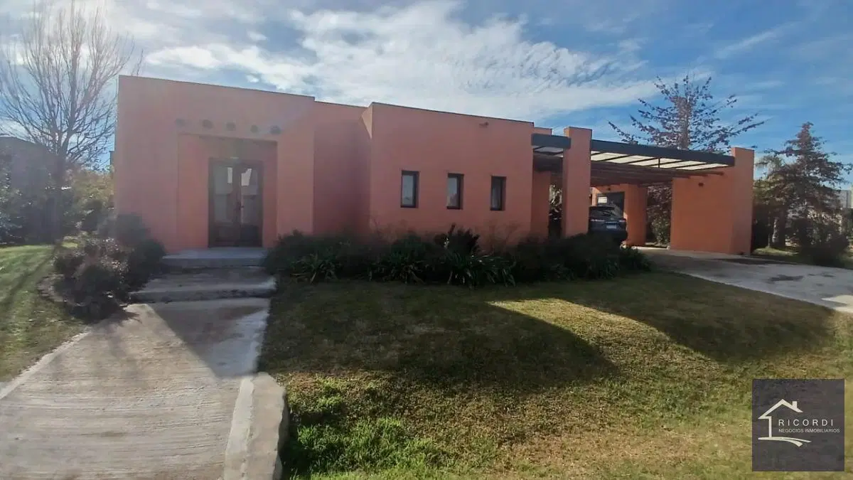 Venta | Casa estilo mexicano en Altos de Campo Grande | 4