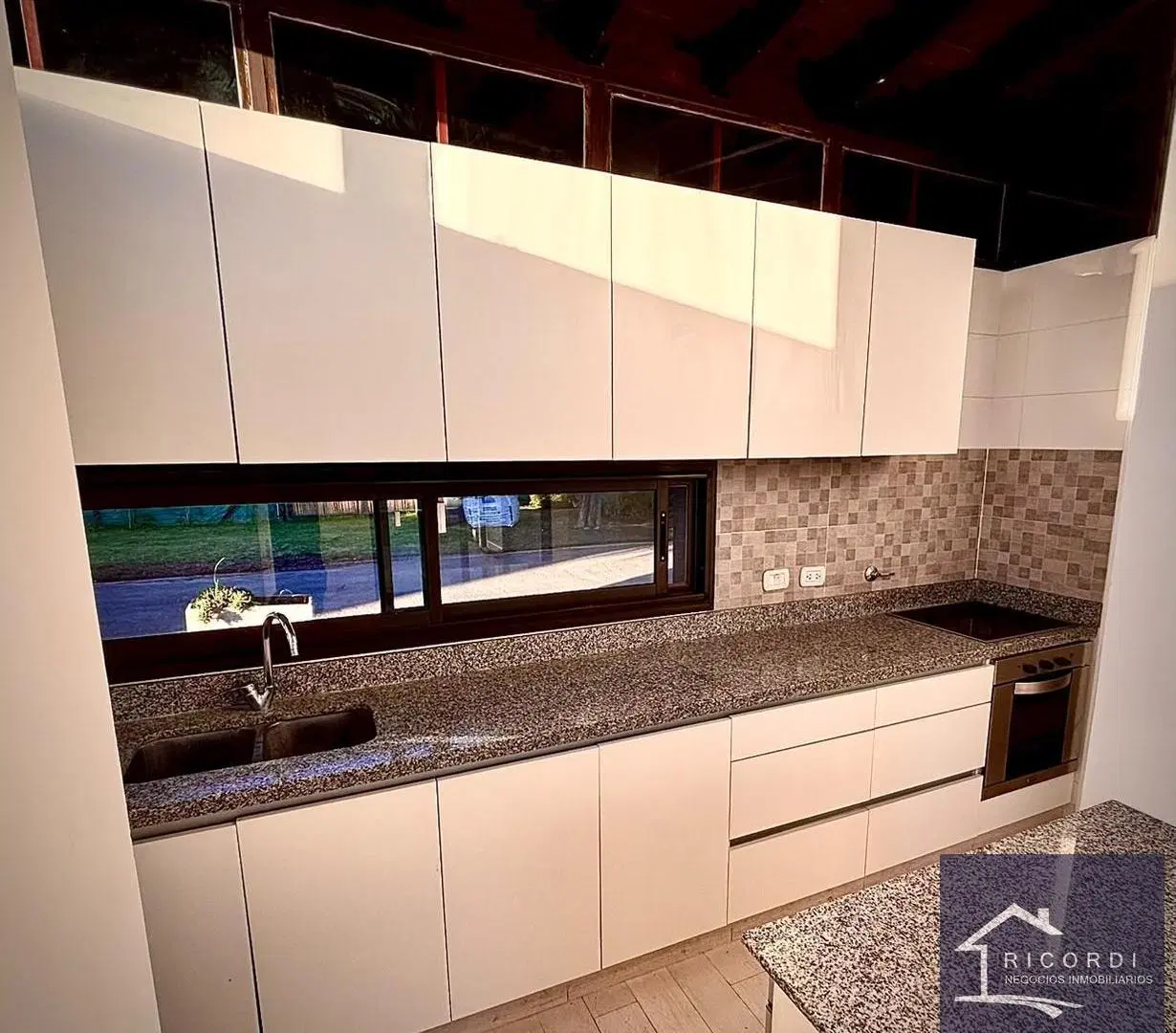 Casa 5 ambientes en Barrio Privado Brujas. 3