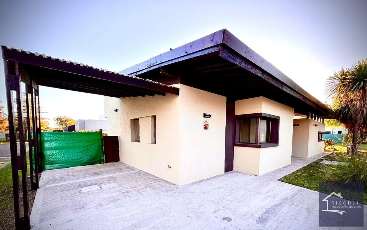 Casa 5 ambientes en Barrio Privado Brujas. 2