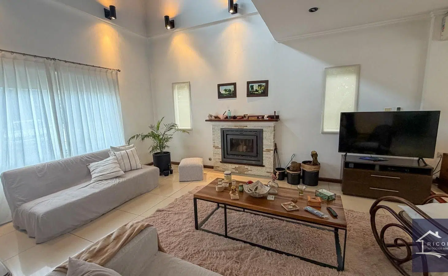 Venta - Hermosa Casa en Los Sauces - Pilar 3