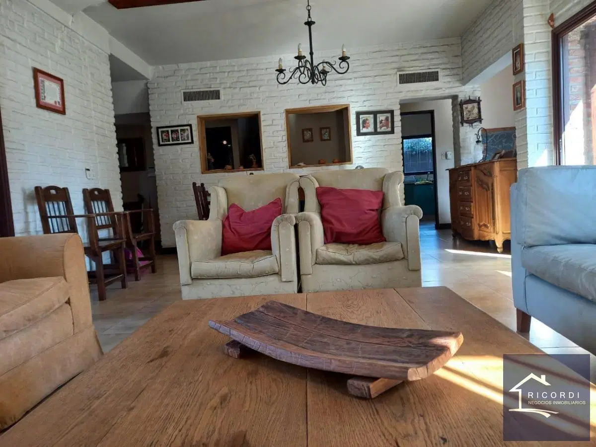 Casa 6 ambientes en Bella Vista. 2