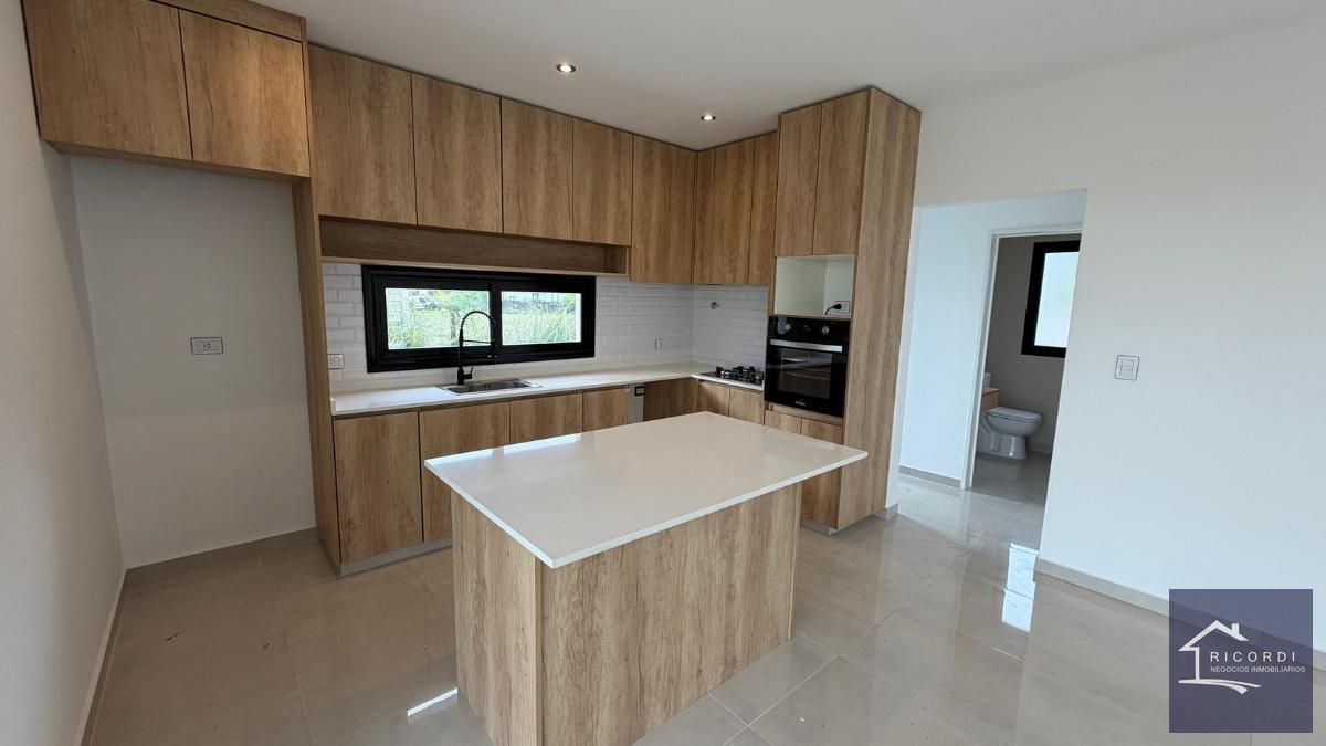 Foto de Casa en venta en Barrio Privado Santa Sofia, Pilar del Este., imagen 5
